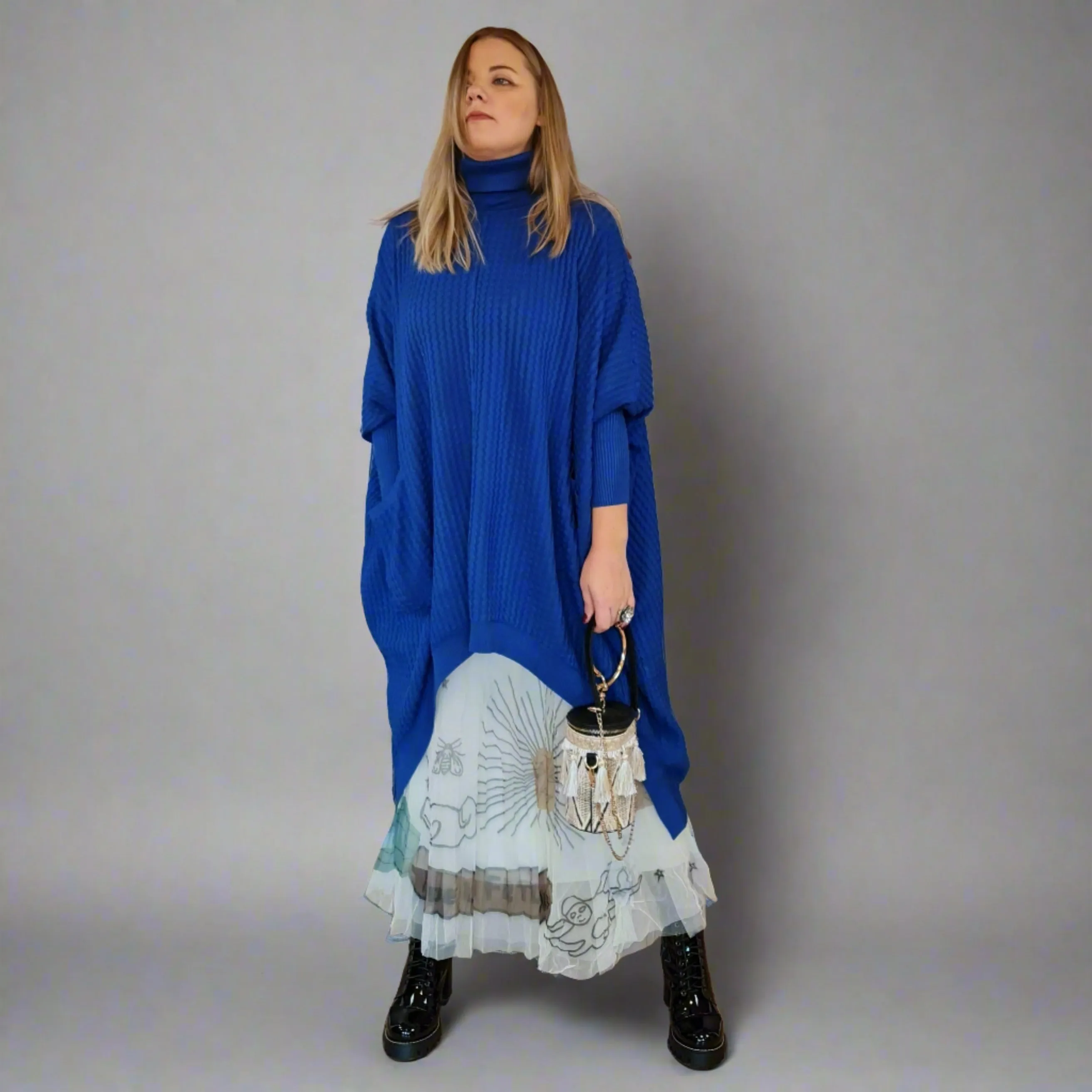 Urban Meets Urban Laisvalaikio Nuotaka Oversize Fit Blue Sweater