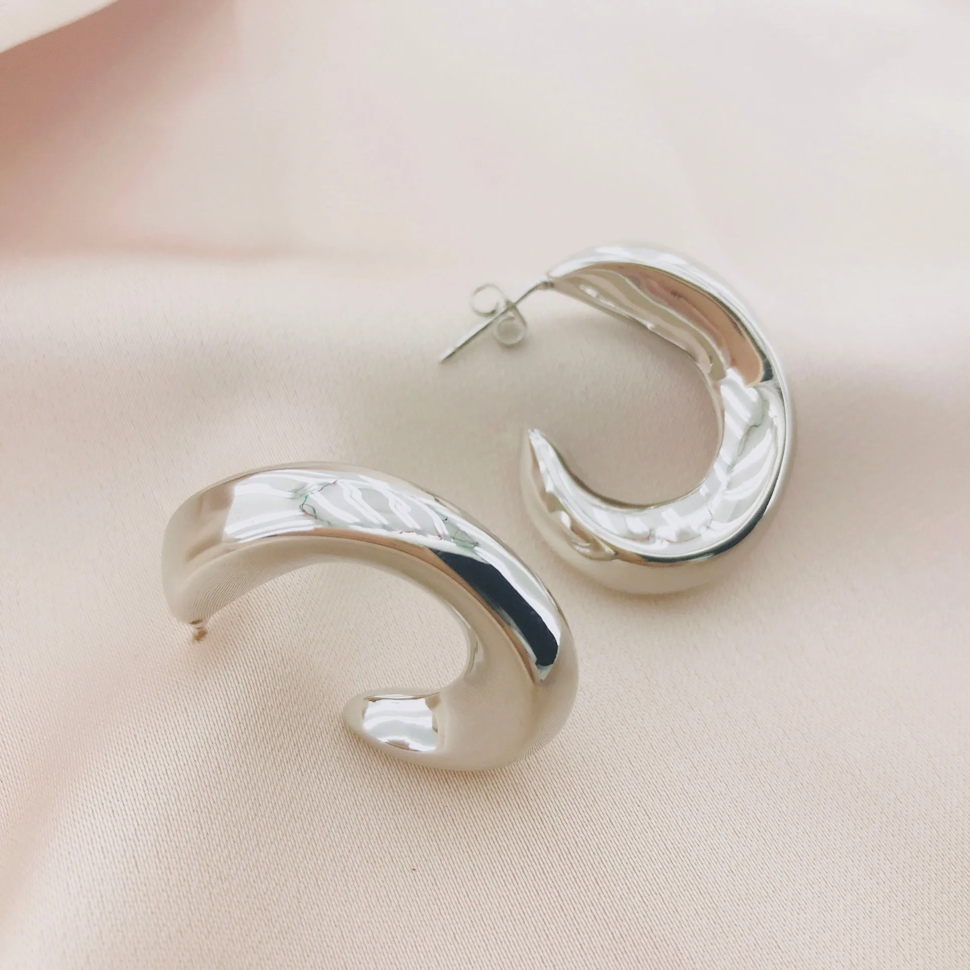 Women's Fashion Hollow Hoop Earring